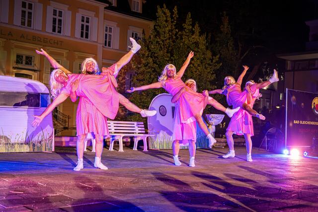 Ballett vom Allerfeinsten: Das konnte man am Hauptplatz erleben. | Foto: Herbert Fauster