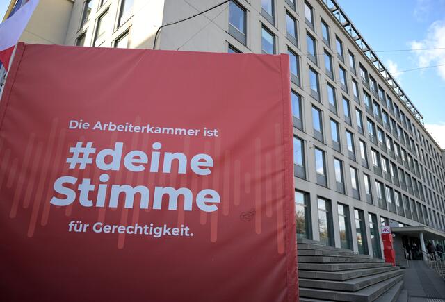 Notfalls ist die Arbeiterkammer bereit, die Gehälter einzuklagen. | Foto:  ROLAND SCHLAGER / APA / picturedesk.com