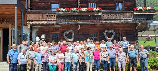 Maria Tomandl vom Wallnerhof organisierte wieder einmal einen viertägigen Ausflug nach Lech am Arlberg. | Foto: Wallnerhof