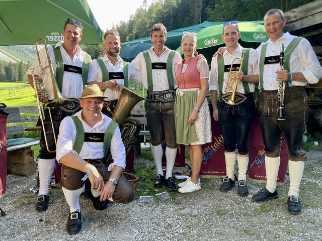 „Die Inntaler“ unter der Leitung von Florian Pranger (rechts).  | Foto: Mair