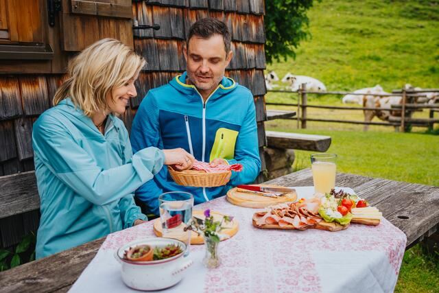 Noch bis Oktober kann man den Wanderherbst genießen – und die g´schmackigen Almschmankerl | Foto: TVB Pyhrn-Priel/Markus Kohlmayr