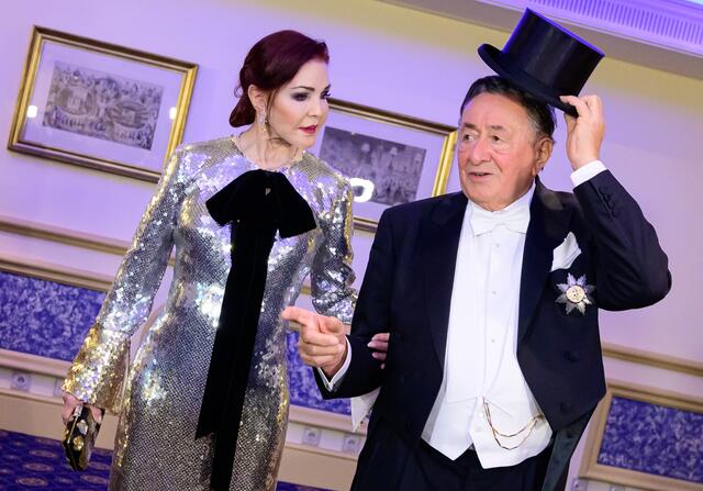 Nach Richard Lugner, hier während des Opernballs 2024, könnte ein Park benannt werden. | Foto: MAX SLOVENCIK / APA / picturedesk.com