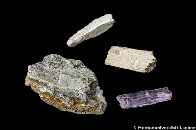 Das Mineral Spodumen, aus dem Lithium gewonnen wird (aufgenommen am Lehrstuhl für Geologie und Lagerstättenlehre an der Montanuni). | Foto: Montanuniversität Leoben