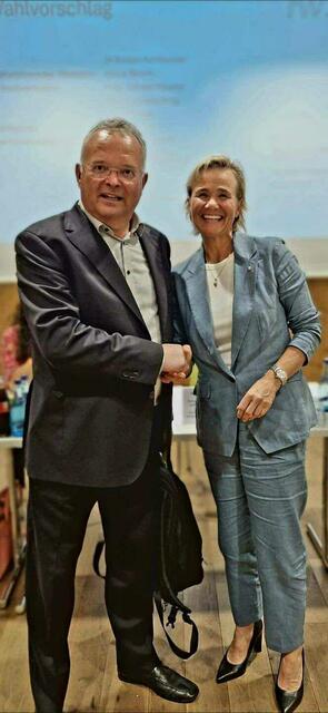 Amtsübergabe: MEP Gerald Hauser und die neue FW Tirol Obfrau LA Evelyn Achhorner | Foto: FW