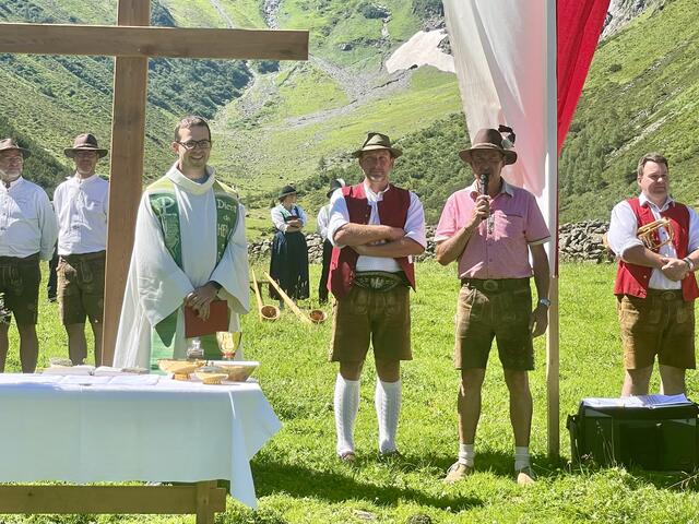 Ansprachen von Organisator Peter Margreiter und Kulturreferent Peter Hofer.  | Foto: Mair