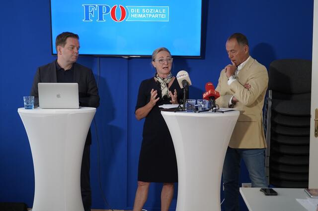 Markus Abwerzger, Barbara Kolm und Peter Wurm präsentieren Themen zum NR-Wahlkampf | Foto: FPÖ