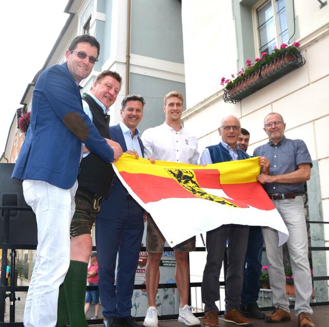 Heiko Gigler (Mitte) mit den Gratulanten  Franz Aschbacher, Josef Jury, Daniel Fellner, Hans Neuschitzer, Gottfried Kogler und  Klaus Rüscher