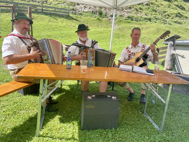Aus Bayern war die „Huberti Musi“ mit dabei.  | Foto: Mair