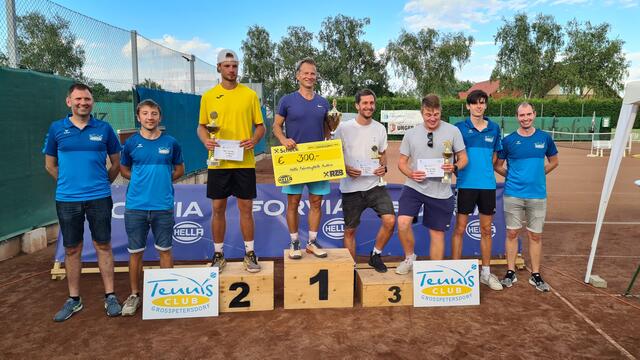 Siegerehrung im Pro A-Bewerb: Gert Karlovits, Nico Pomper, Sebastian Pallanich, Clemens Weinhandl, Michael Bencsics, Raphael Horvath, Tobias Weninger, Klaus Friedrich | Foto: TC Großpetersdorf