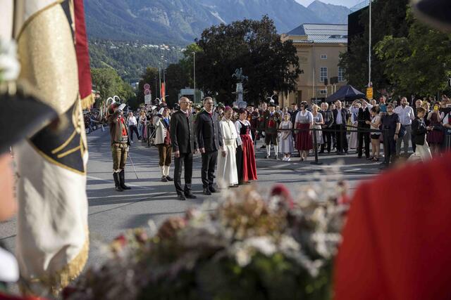 Landesüblicher Empfang vor der Kaiserlichen Hofburg zu Innsbruck. | Foto: Land Tirol/Sedlak