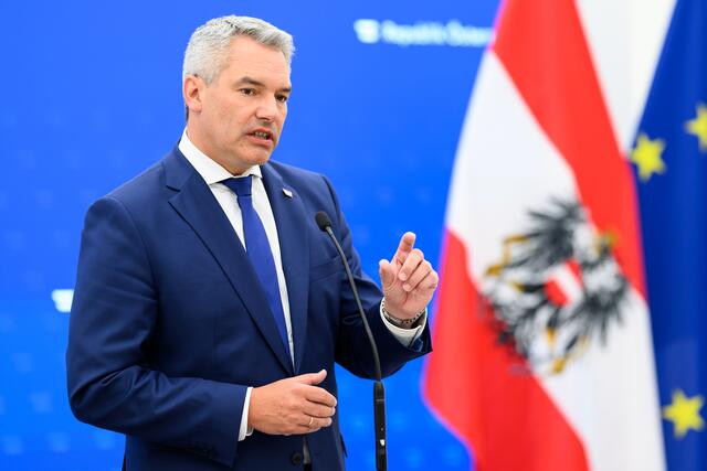 Nach der Niederlage im Nationalen Sicherheitsrat gibt sich die ÖVP unnachgiebig: Die Volkspartei fordert unter anderem weiterhin eine Überwachung von Messenger-Diensten. | Foto: MAX SLOVENCIK / APA / picturedesk.com