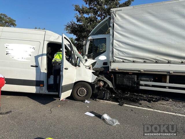 Schwerer Verkehrsunfall im Bezirk Schwechat. | Foto: Einsatzdoku NÖ