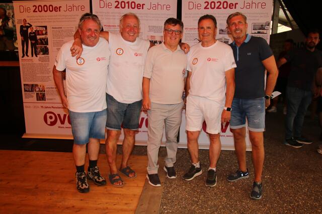 Der Pensionistenverband feierte sein 75-jähriges Bestandsjubiläum mit einem Wandertag und zünftiger Volksfeststimmung in Gols.  | Foto: Eduard Wimmer