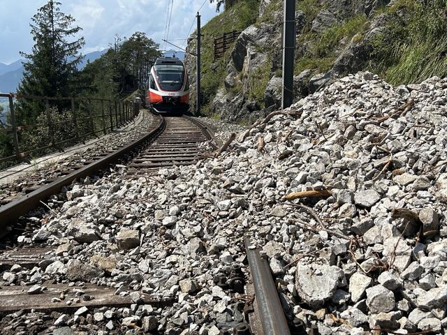 Arbeiten nach Murenabgängen auf Karwendelbahn haben begonnen. | Foto: © ÖBB/Gasser-Mair 