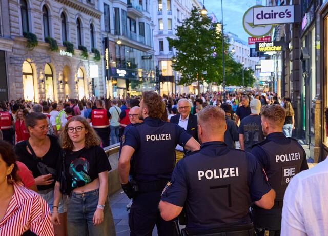DSN-Bericht: Jener 19-jährige Verdächtige, der mutmaßlich die Ideologie der radikal-islamischen Terrormiliz IS teilt, soll seit dem 2. August von den Behörden observiert worden sein. (Archiv) | Foto: Starpix / picturedesk.com 
