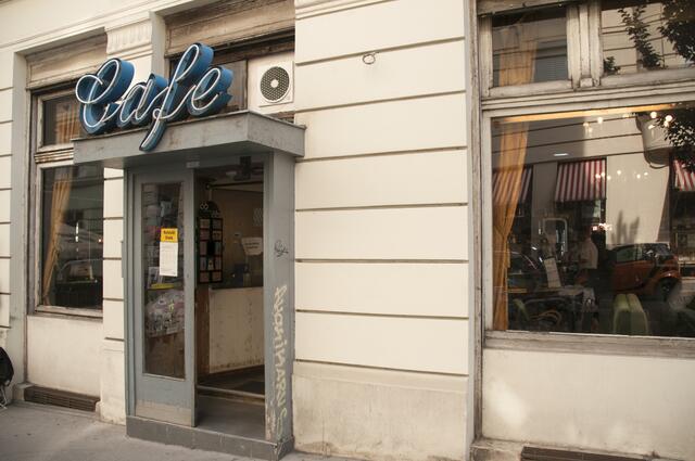 Das Café Jelinek ist gemütlich und bietet den ganzen Tag Frühstück an.  | Foto: Wolfgang Unger