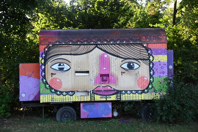 Bunter Schaustellerwagen. Volksgarten Wels