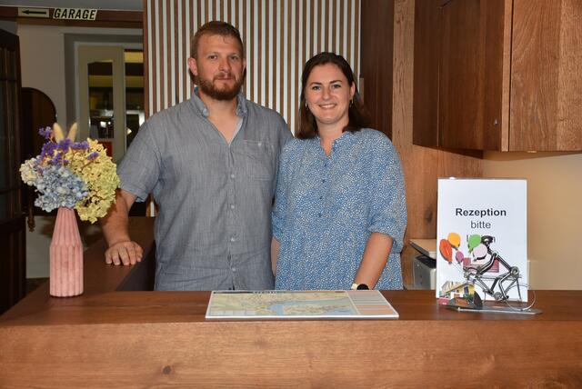 Katja Grell mit ihrem Partner und künftigen Ehemann Markus Elsässer.  | Foto: Robert Zinterhof