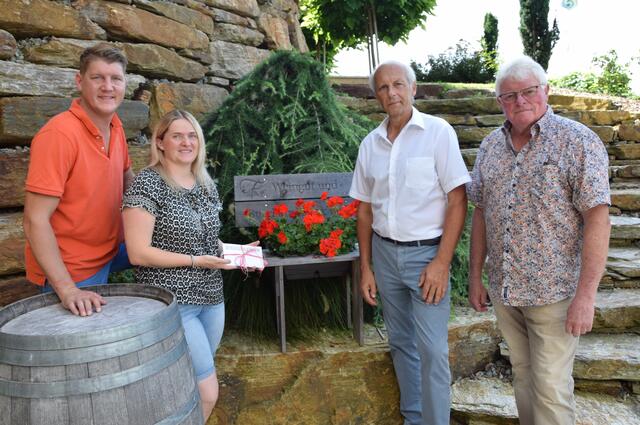Stephan und Christina Fellner von Gut Fellner wurden ebenfalls von der Blumenschmuckkommission geehrt