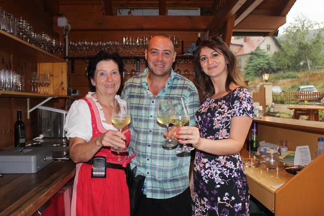 Anna, Christian und Mina Marchsteiner luden auch heuer wieder zum altbekannten Dunstlochfest. | Foto: Vanessa Huber