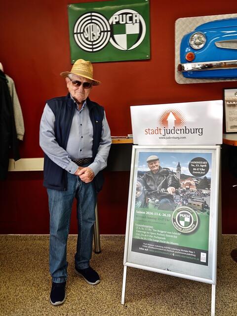 „Mein Gott, wie die Zeit vergeht!" - seufzte Kurator Fritz Glöckner, als er das Plakat mit seinem Konterfei gesehen hat.