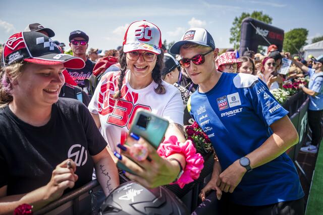 Die Fans sind glücklich. | Foto: RB Content Pool