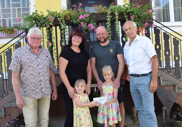Die Familie Masser erhielt ebenfalls Gutscheine für ihren Blumenschmuck