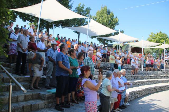 Blick in die Kräutersegnung.