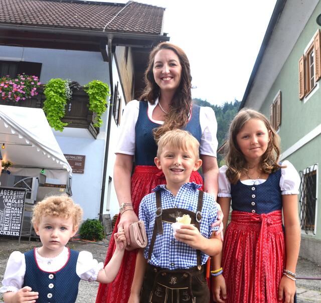 Johanna, Tobias, Marie mit Bettina