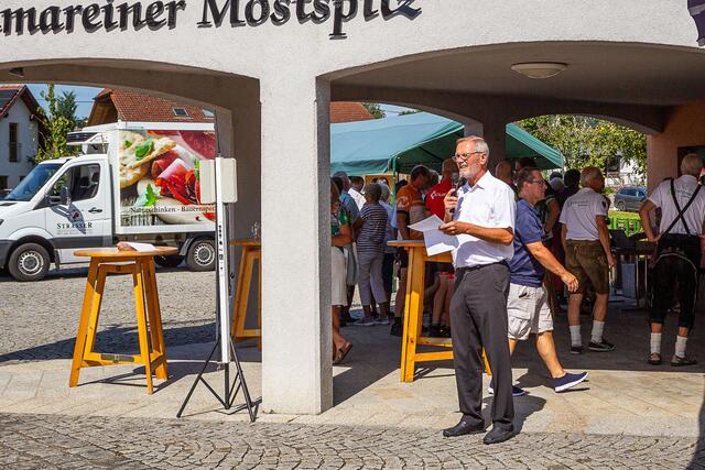 Dr. Johann Hummer begrüßte die Gäste beim Frühschoppen. 