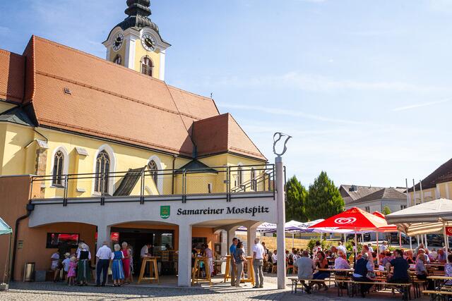 Beim Samareiner Mostspitz fand im Anschluss an die Festmesse der Pfarrfrühschoppen statt. 