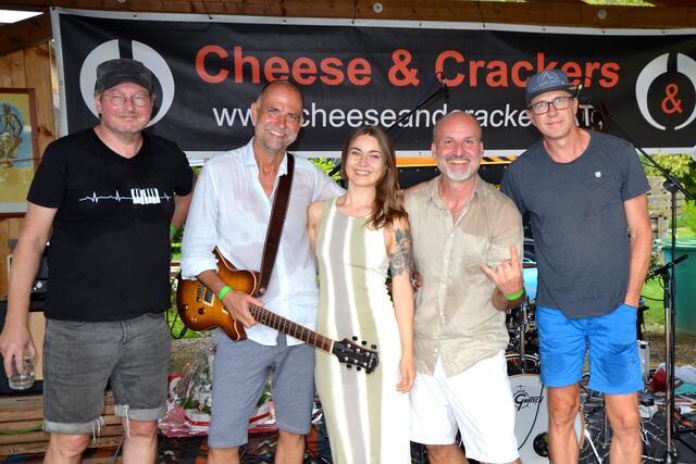 „Cheese &amp; Crackers“ bei der Aulenz Sommerparty. Foto: Kremser