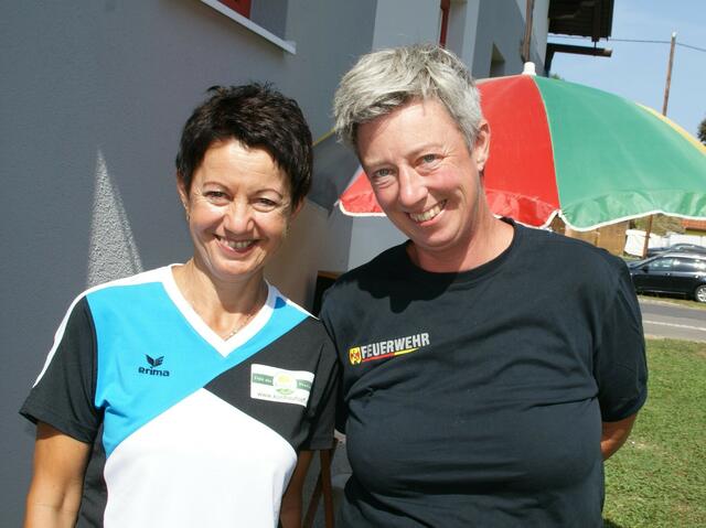 Sorgten neben vielen anderen für kuinarische Genüsse: Bettina und Almut | Foto: Anna Kaufmann