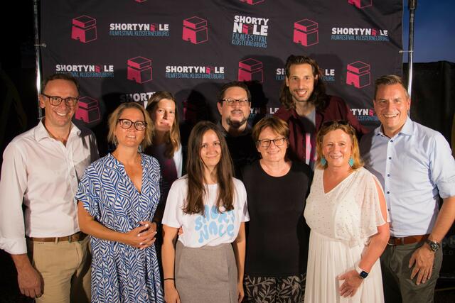 Ehrengäste bei der Eröffnung der Shortynale 2024: ÖVP NÖ-Klubobmann Jochen Danninger, StR Katharina Danninger, Flora Mair, Anna Wagnleitner, Franz Brenner, Birgit Maimer, Christoph Rainer, Vizebgm. Maria Theresa Eder, Bgm. Christoph Kaufmann | Foto: Shortynale