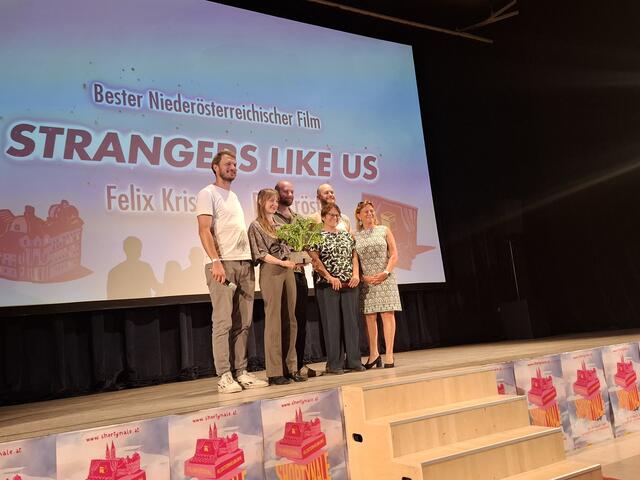 Shortynale Preisverleihung 2024: Bester NÖ Film ist „Strangers Like Us“ von Felix Krisai und Pipi Fröstl | Foto: Shortynale