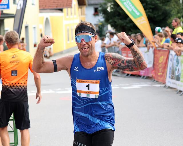 Patrick Tröscher darf über den Runningtour-Gesamtsieg jubeln. | Foto: Helmut Klein