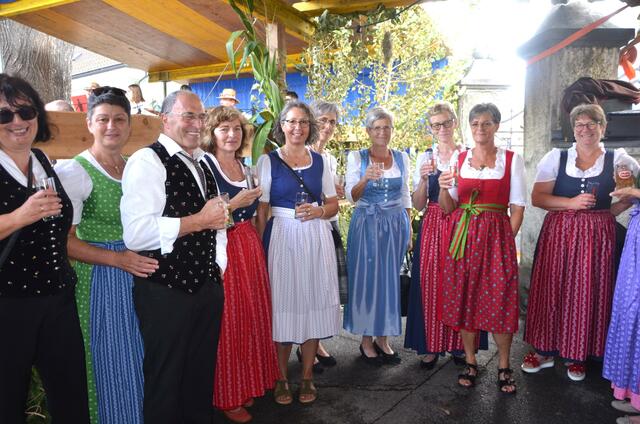 Der Molzbichler Kirchenchor mit Leiterin Gerlinde Glantschnig (4.v.re.)
