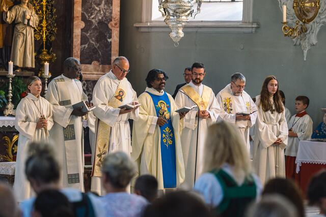 Der gesamte Seelsorgeraum blickt dankend auf die gemeinsame Zeit mit Vikar Bibin Xavier zurück.  | Foto: Pernsteiner