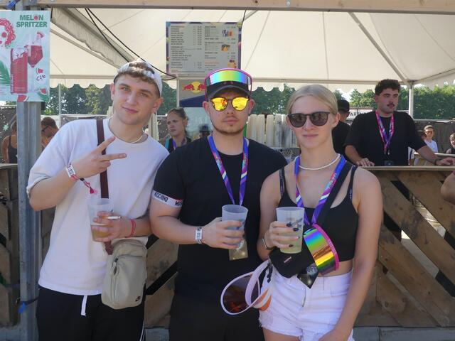 Hier gibt's die Bilder vom Samstag - Teil 1
Noel, Niklas und Lena freuten sich auf die Acts!