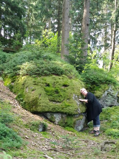 In Bad Traunstein im Waldviertel kann man superentspannt Urlaub machen - sogar die Steine lächeln dir zu! Einfach wunderbar! | Foto: Karin Poiss/eigenes Bild