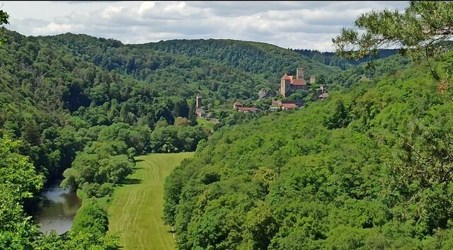 Kurzurlaub im wunderschönen Thayatal, Blick auf die Burg Hardegg