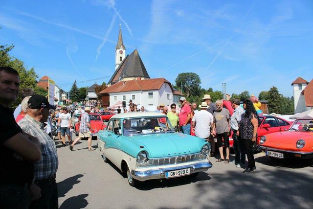 Um 11 Uhr starteten die Oldtimer die Ausfahrt zur Panoramastrecke. | Foto: MV Heiligenberg