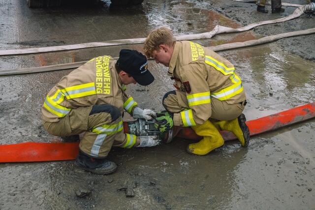 Die Feuerwehrler zeigten vollen Einsatz in St. Anton | Foto: Pernsteiner