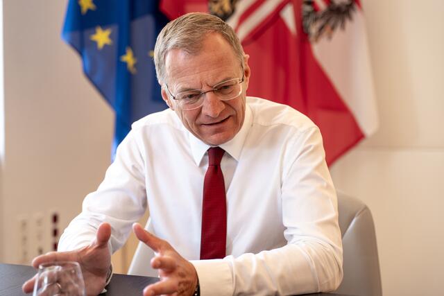 Oberösterreichs Landeshauptmann Thomas Stelzer: "Wenn es die Möglichkeit gibt, uns von einem Kriegstreiber unabhängig zu machen, ist das natürlich ein guter Schritt." | Foto: BRS/Siegl