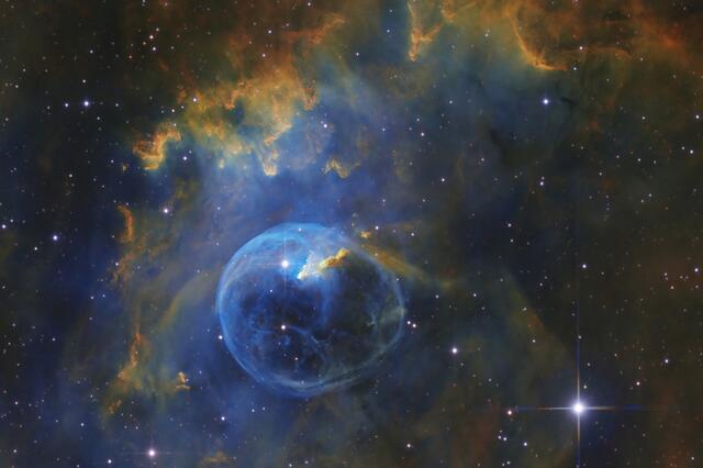 Blasennebel, NGC 7635, ein Emissionsnebel im Sternbild Kassiopeia, etwa 11.000 Lichtjahre entfernt innerhalb unserer Heimatgalaxie Milchstraße. | Foto: Sternwarte Brenntenriegel