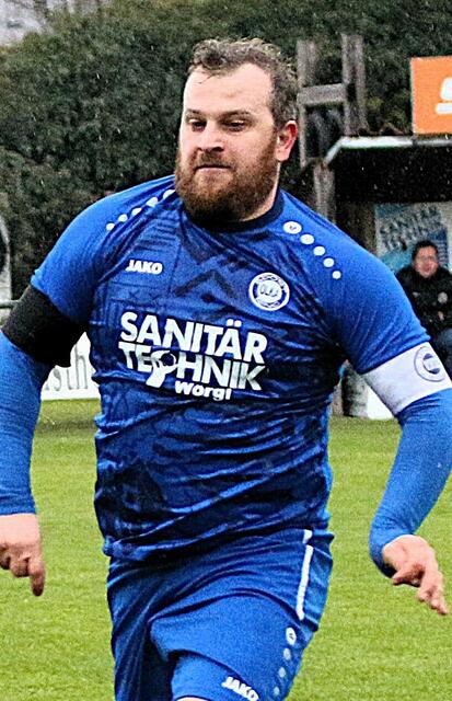 OLKA Kapitän Bujar Miftari war in Tux bei der 2:1 Niederlage nur Ersatz und kam nicht zum Einsatz. | Foto: Schwaighofer