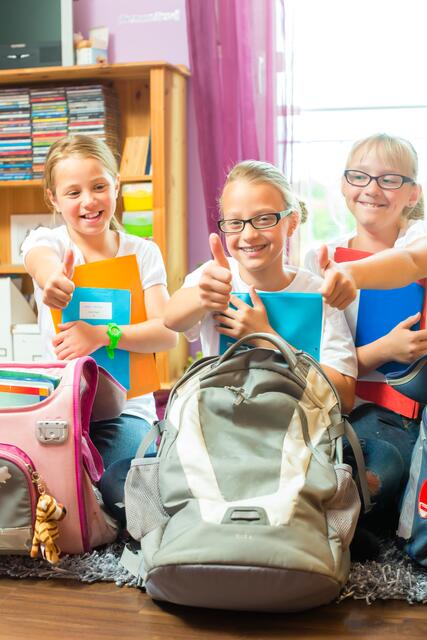 Gute Nachricht an alle Eltern von Schulkindern: Wenn man zur richtigen Zeit am richtigen Ort einkauft, kann man viel Geld sparen.  | Foto: Kzenon/PantherMedia