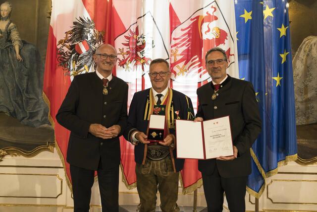 Manfred Heidegger aus Trins wurde mit dem Verdienstkreuz des Landes Tirol ausgezeichnet. | Foto: © Land Tirol/Sedlak
