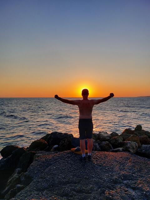 Kraft tanken beim Sonnenaufgang in Kato Gouves auf der griechischen Insel KRETA 🇬🇷❤️ | Foto: Doris Marksteiner