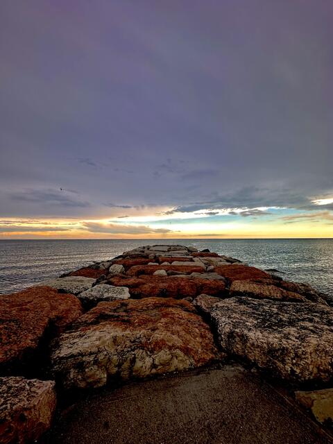 Das Meer: 
Ein Ort, wo Gedanken zu Wellen werden und die Seele atmet…